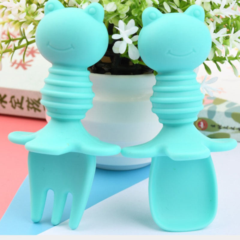 Cuillère en silicone souple pour tout-petit