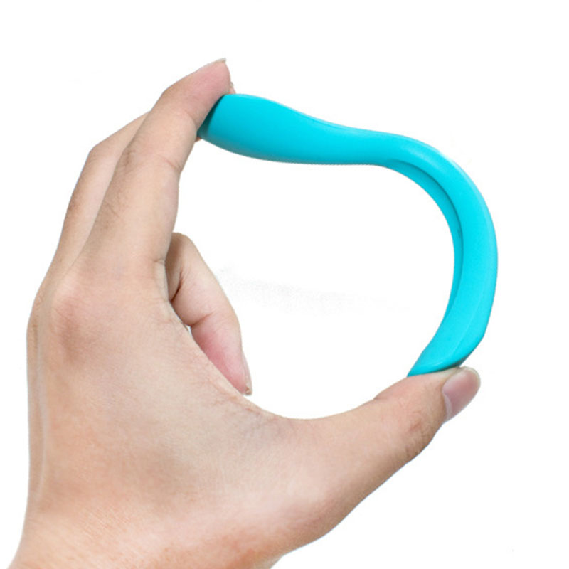 cuillère en silicone souple pour l'alimentation du nourrisson