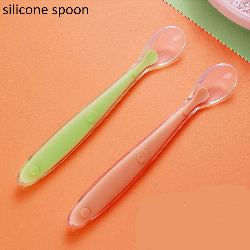 cuillère en silicone pour bébé