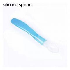 Cuillère d'entraînement en silicone souple pour bébé